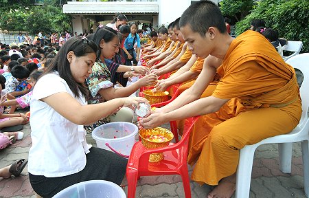 Songkran chiang mai monks